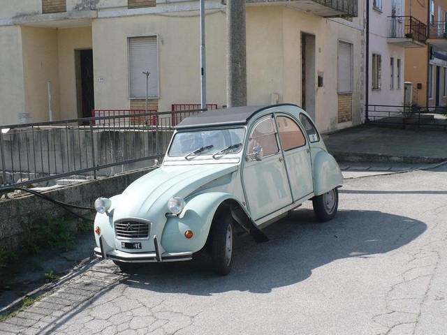 www.targhenere.net/images/media/citroen_2cv_zpscf54026c.jpg