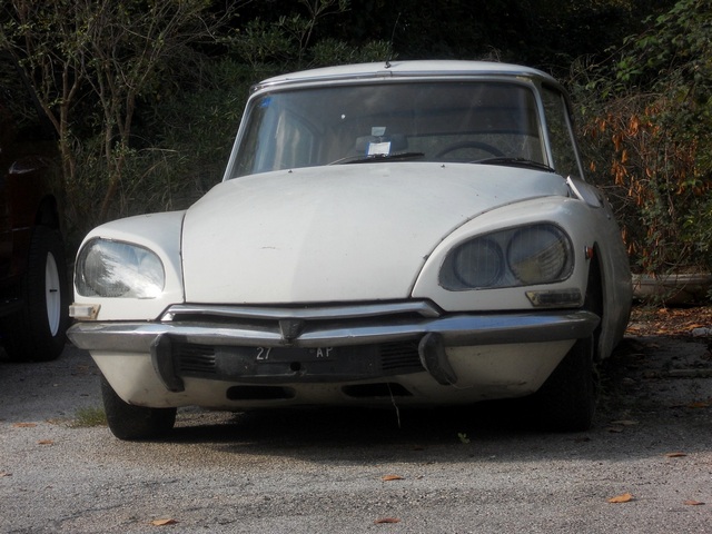 www.targhenere.net/images/media/citroen_ds_anno_nc_targhe_1983_ant_tn14108_zpsba4e0226.jpg