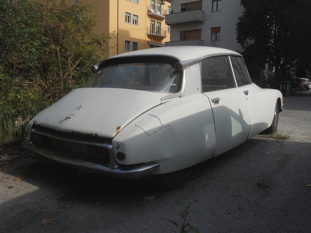 www.targhenere.net/images/media/citroen_ds_anno_nc_targhe_1983_post2_tn14108_zpse4fe1080.jpg