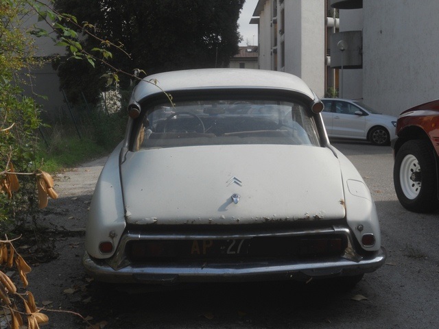 www.targhenere.net/images/media/citroen_ds_anno_nc_targhe_1983_post_tn14108_zps3864a561.jpg