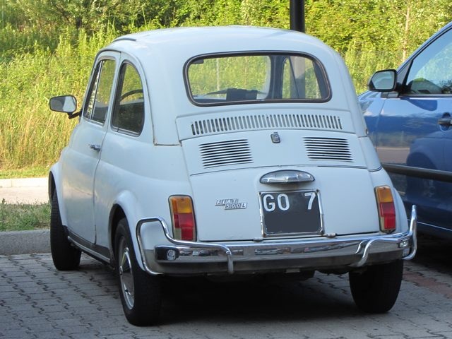 www.targhenere.net/images/media/fiat-500l-bianca-0372-dan_tn5504_zps56cf88ea.jpg