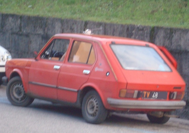 www.targhenere.net/images/media/fiat127900l-1981rosso_tn14898_zpsba668b50.jpg