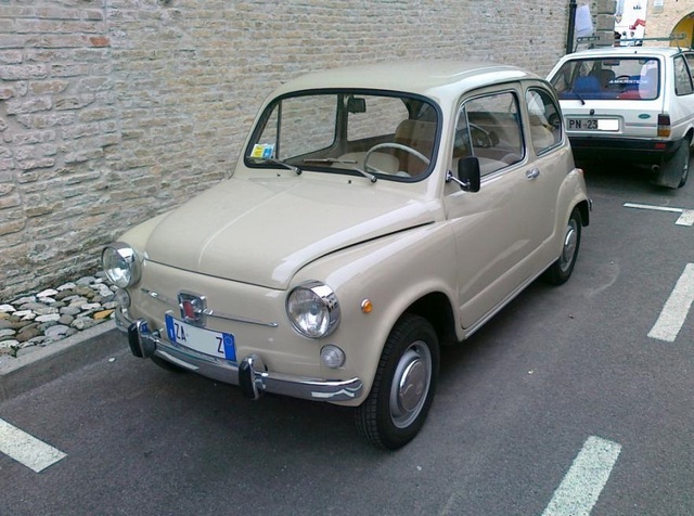 www.targhenere.net/images/media/fiat_600_2_zps78d92a99.jpg