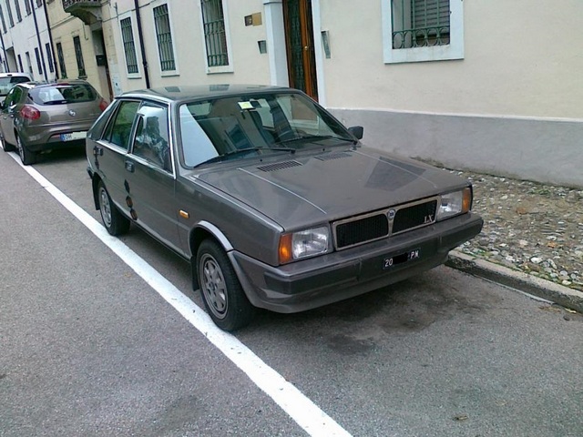 www.targhenere.net/images/media/lancia_delta_lx_1300_1984_2_tn14358_zps82dc0f80.jpg