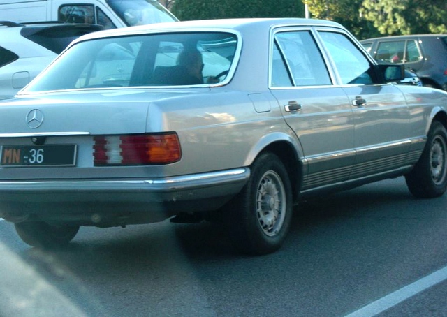 www.targhenere.net/images/media/mercedes-benzw126-280se-mn36-1983-1_zpsc6231438.jpg