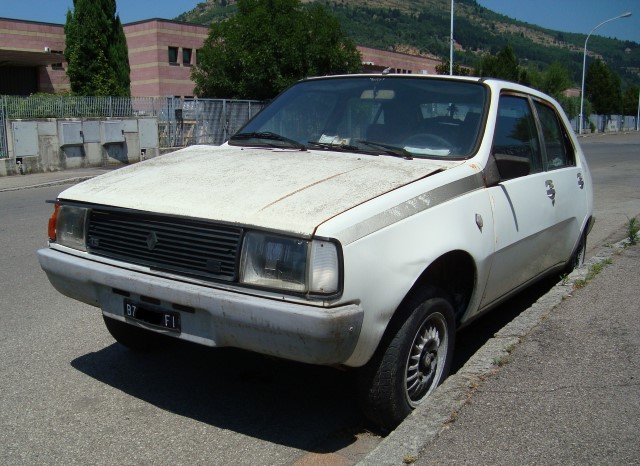 www.targhenere.net/images/media/renault_14_14_ts_anno_1982__zps50517200.jpg