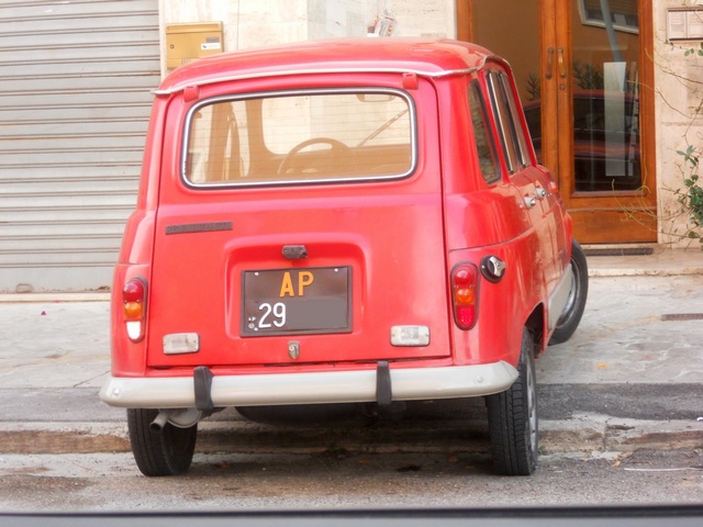 www.targhenere.net/images/media/renault_4_1984_tn20689_zpsbf339660.jpg