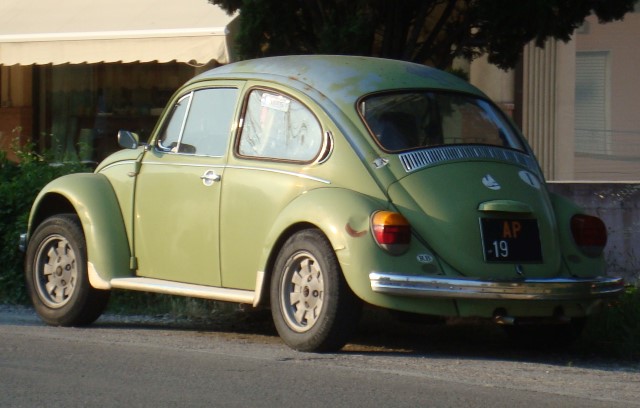 www.targhenere.net/images/media/vw_maggiolone_12_anno_1977_tn13760_zpsacae7614.jpg